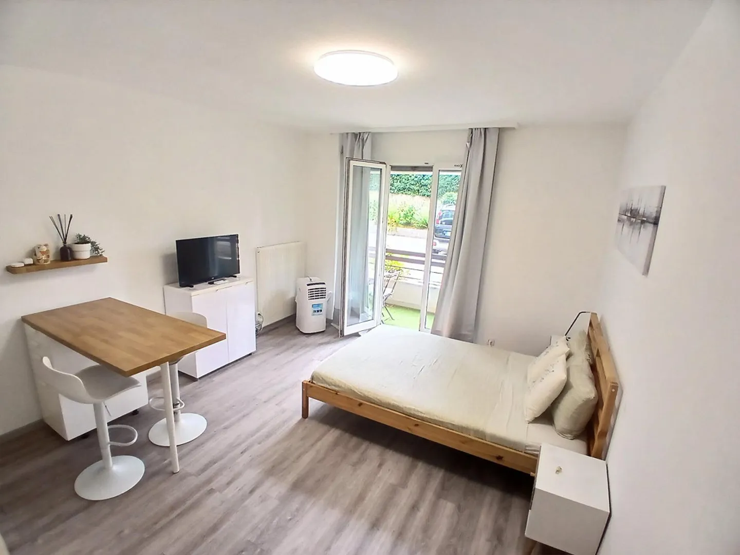 RENOVIERTES STUDIO IM ZENTRALEN BEREICH VON LUGANO-VIGANELLO - Foto 3 von 7