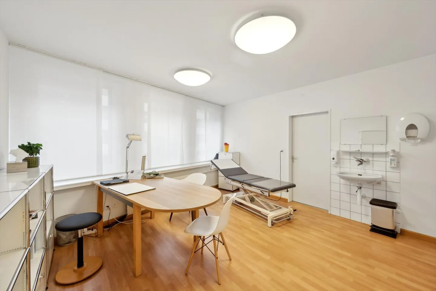 Bureau/pratique lumineux et agréable entre Bankverein et Aeschenplatz - Photo 6 sur 11