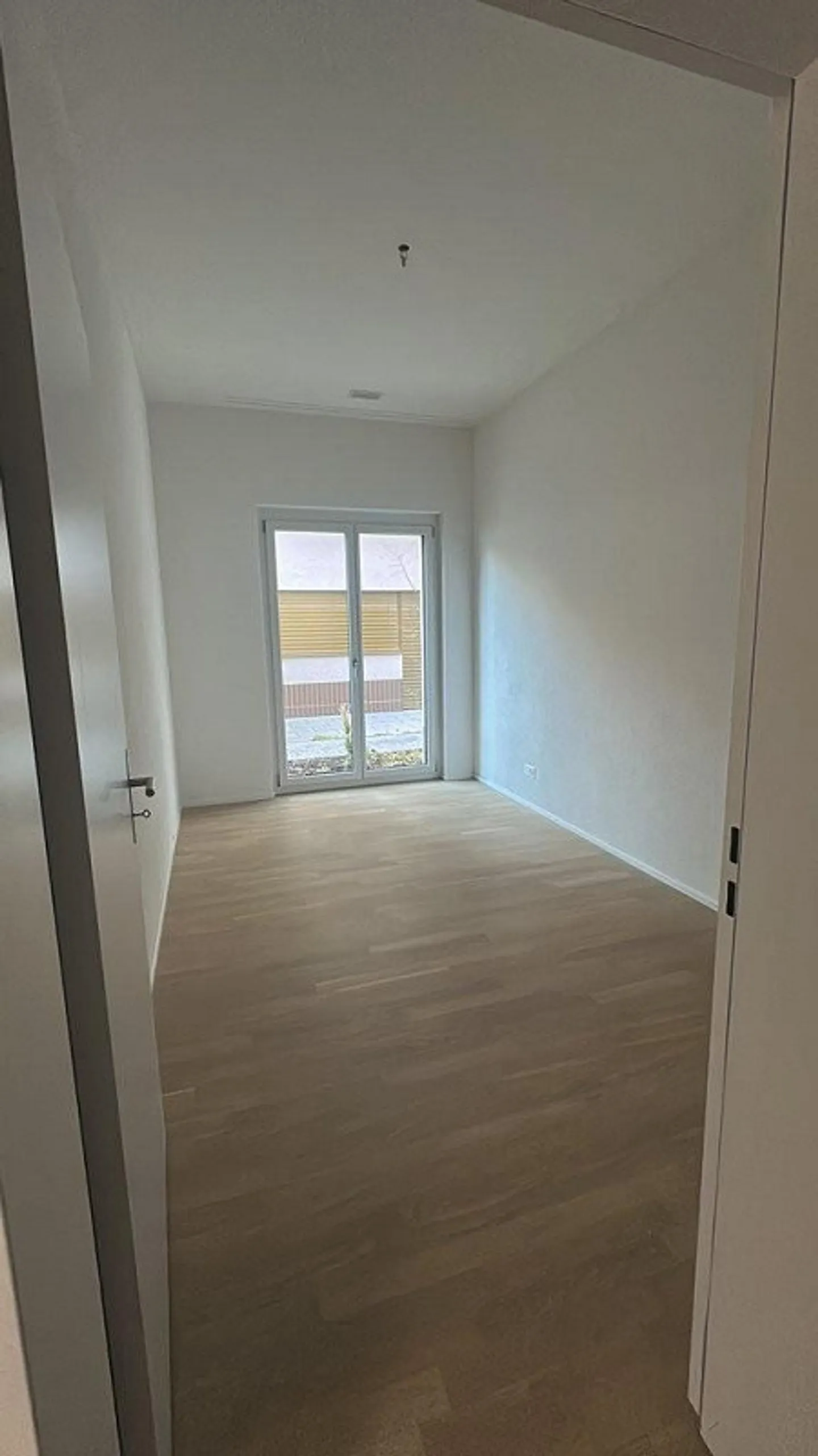Appartement moderne de 2.5 pièces dans un emplacement central - Photo 4 sur 5