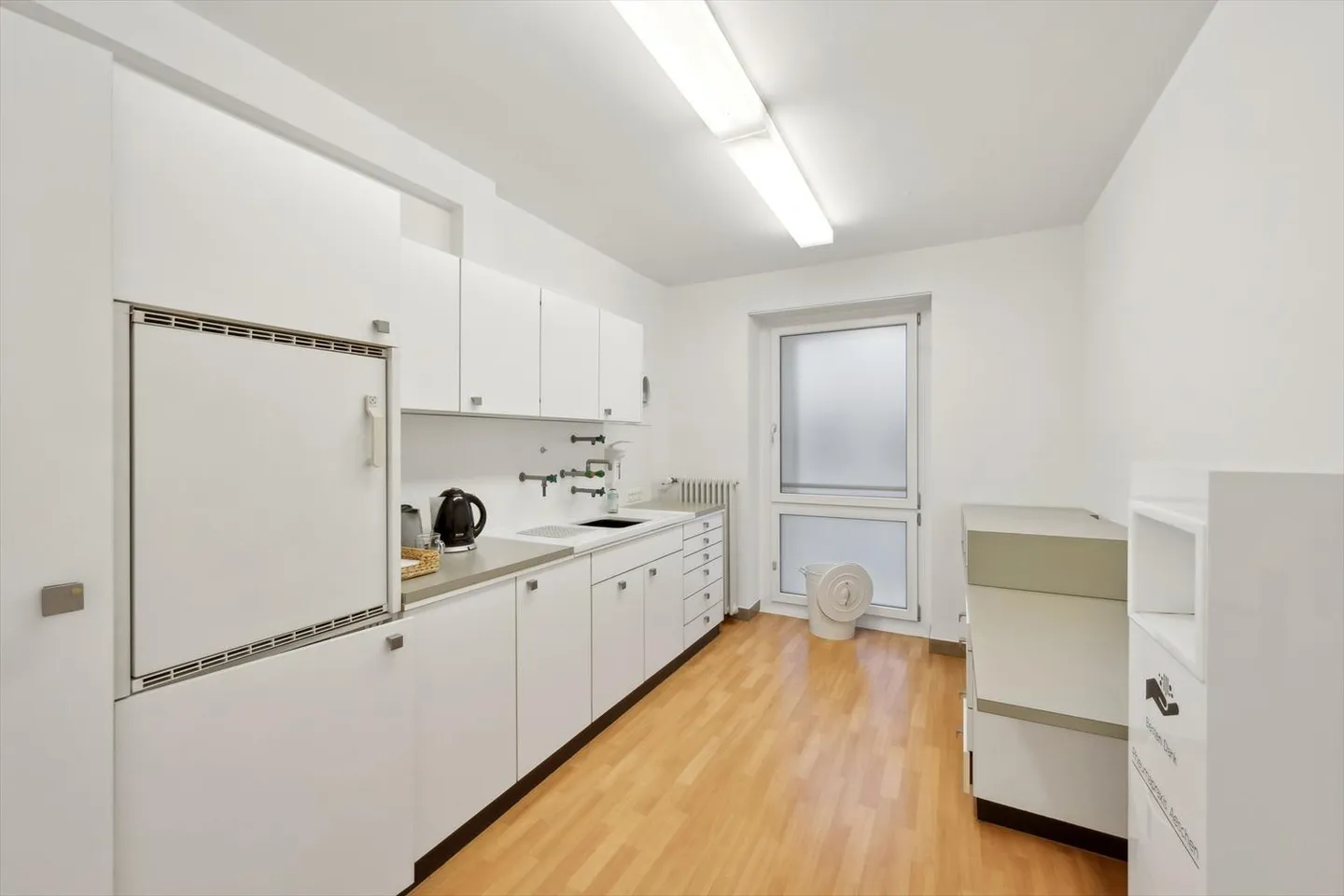 Bureau/pratique lumineux et agréable entre Bankverein et Aeschenplatz - Photo 7 sur 11