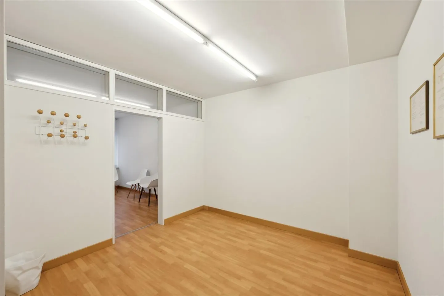 Bureau/pratique lumineux et agréable entre Bankverein et Aeschenplatz - Photo 8 sur 11