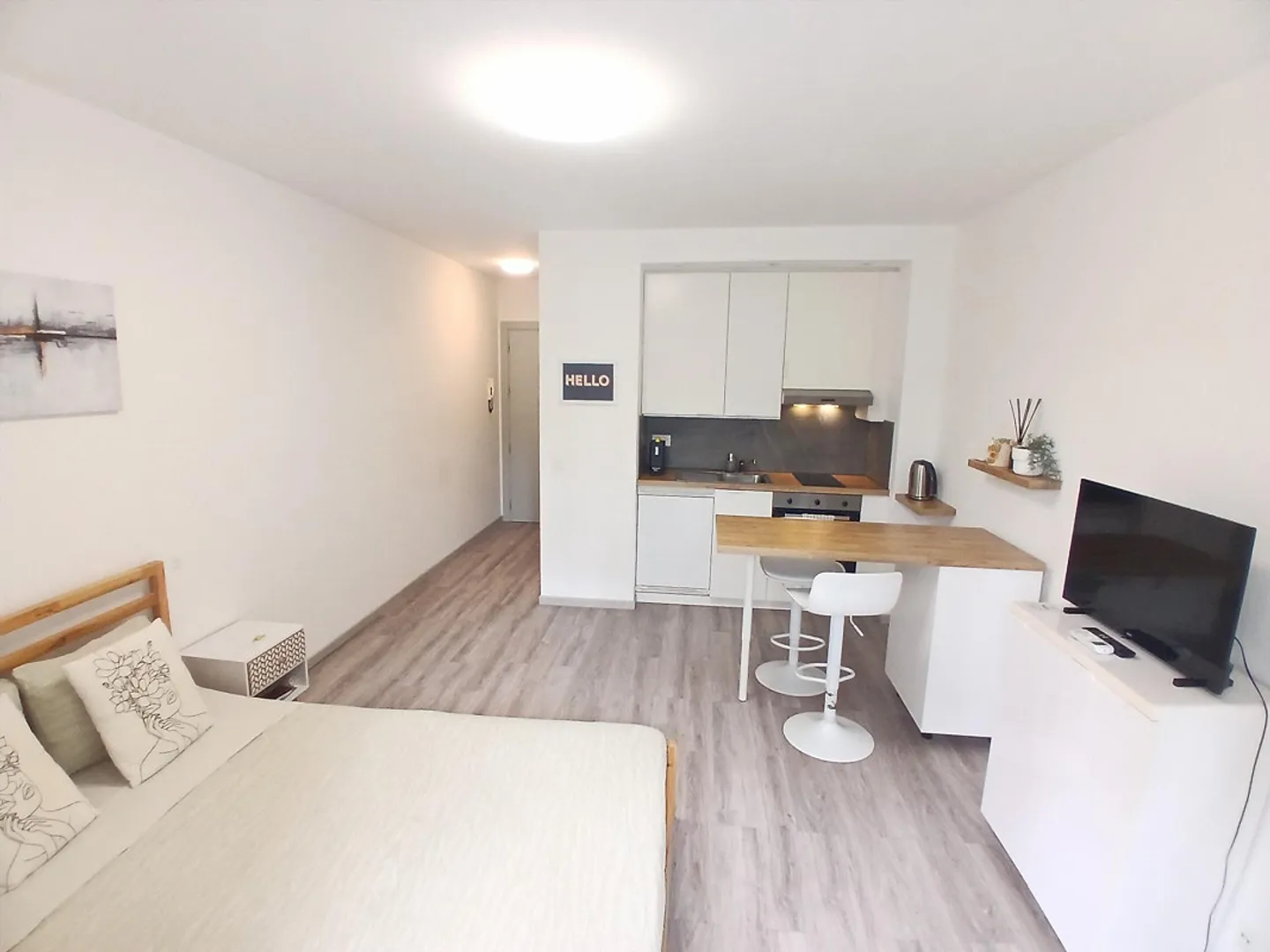 RENOVIERTES STUDIO IM ZENTRALEN BEREICH VON LUGANO-VIGANELLO - Foto 1 von 7