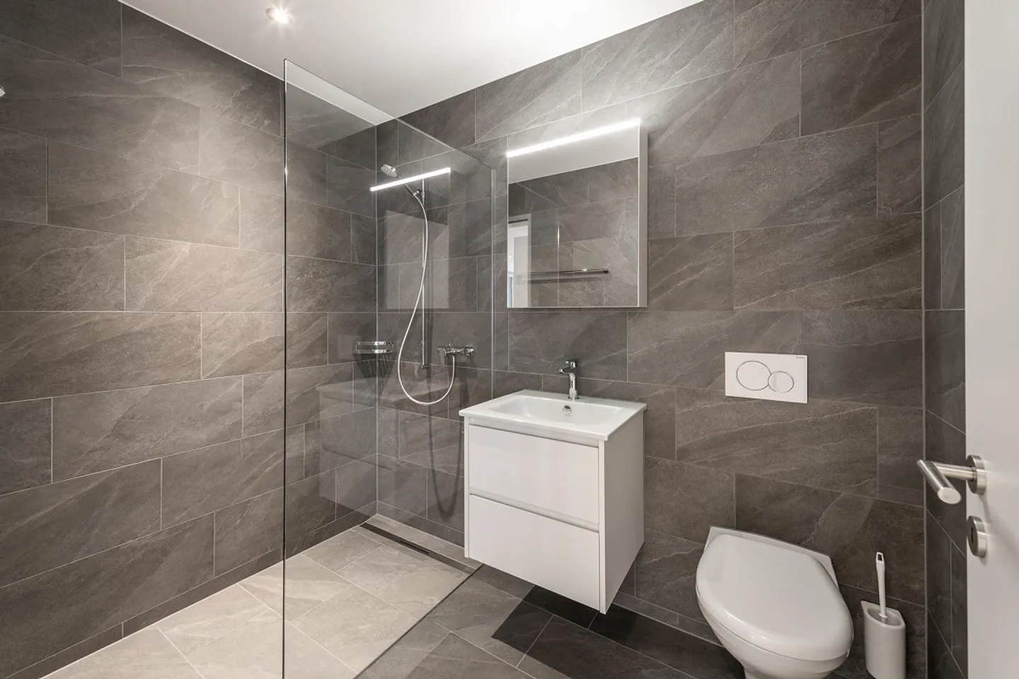 3.5 Room Apartment in Zurich - Photo 8 of 11