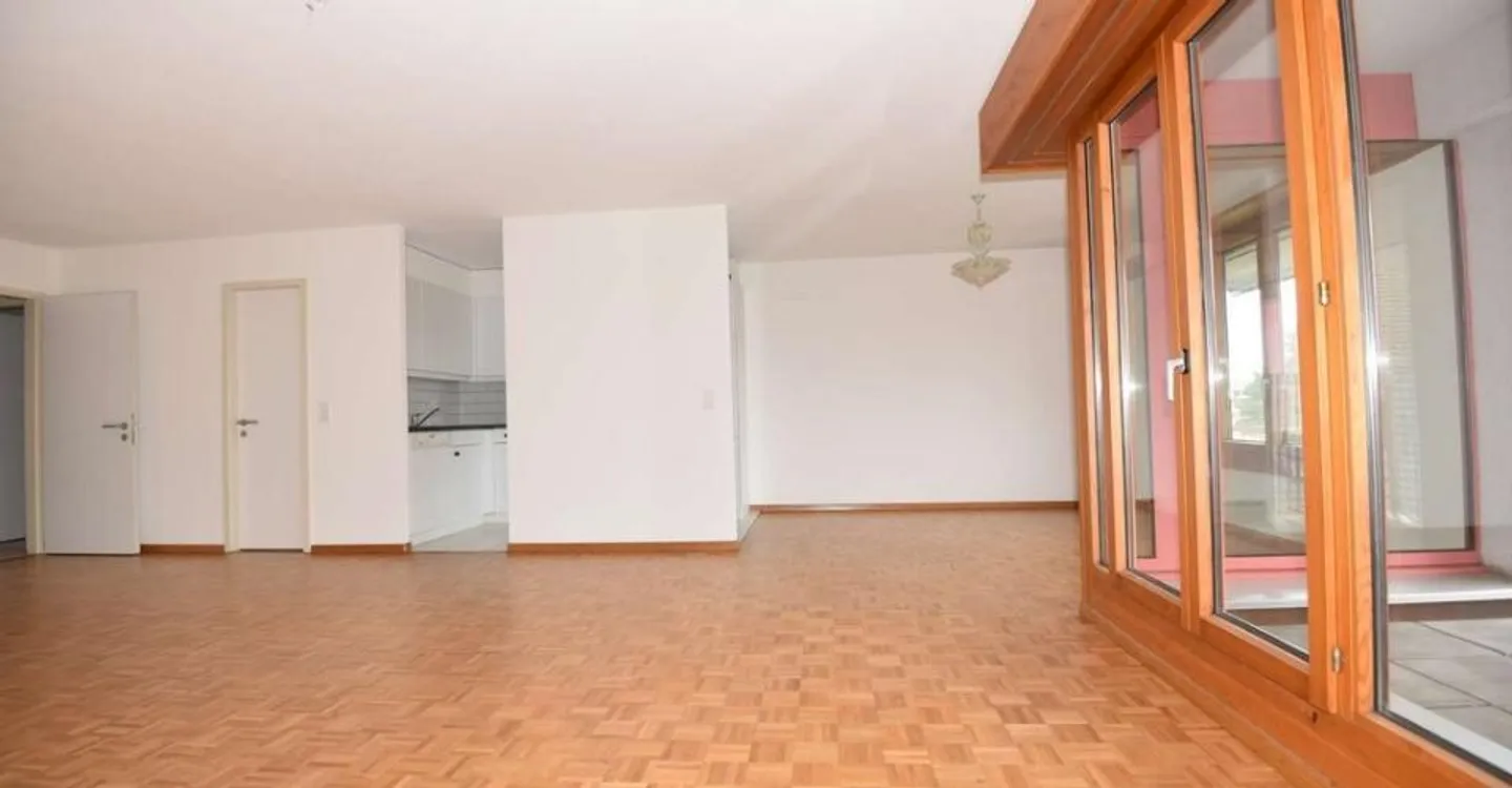 Charmant appartement 3 pièces avec balcon - Photo 3 sur 11