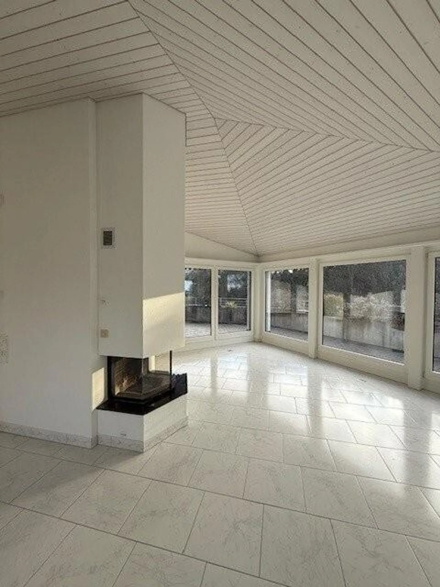 Appartement penthouse de haute qualité avec grande terrasse - Photo 2 sur 9