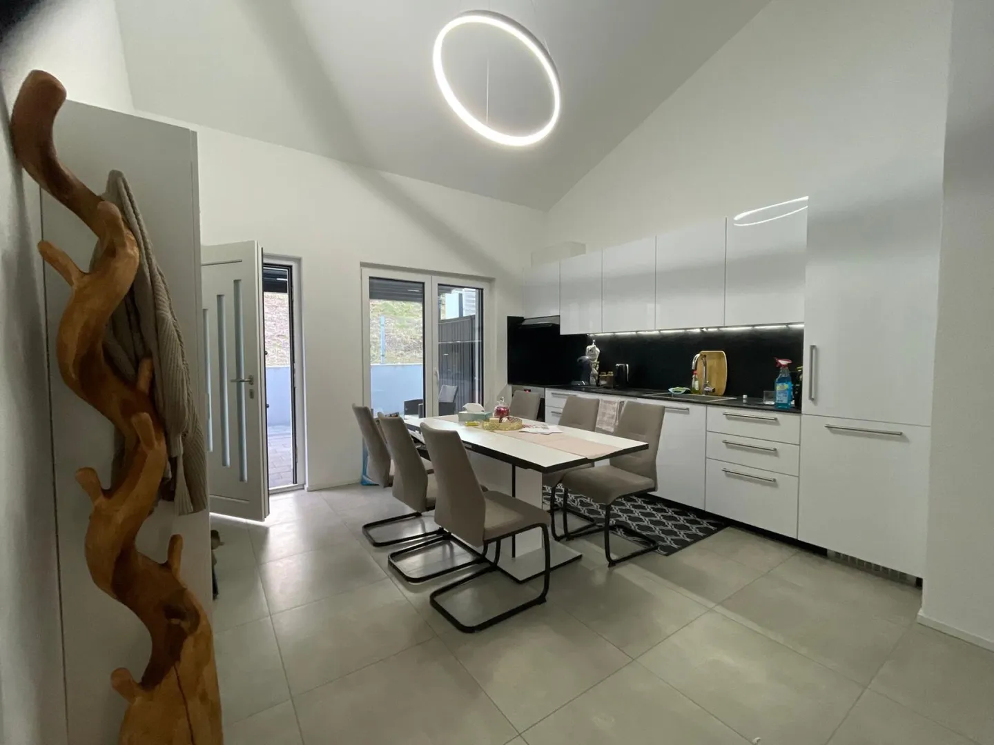 Modernes Wohnen mit toller Aussicht an zentraler Lage - Foto 3 von 11