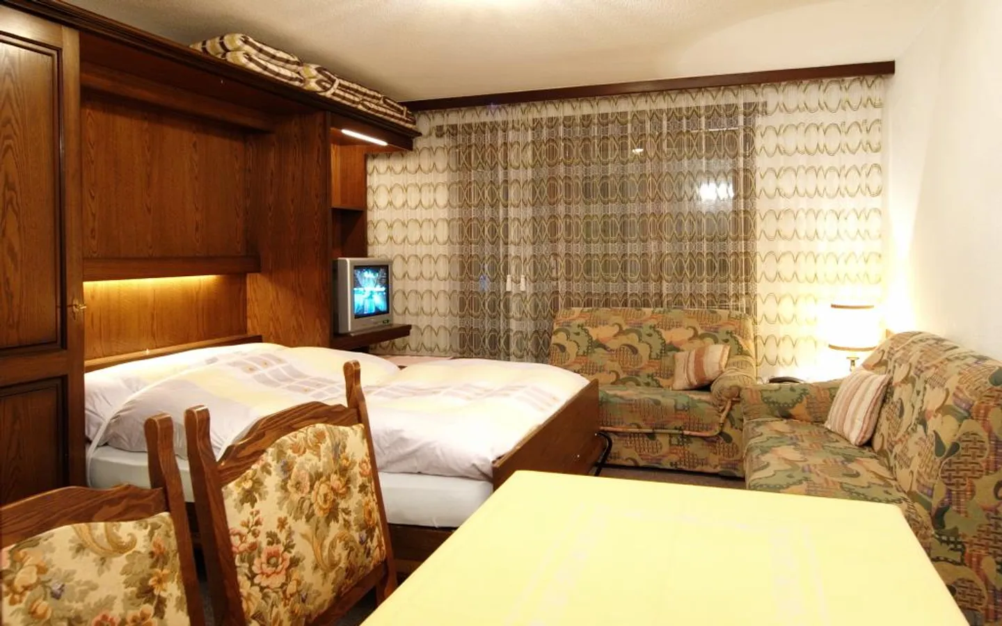 From May 1, 2026 - only in annual rent - Photo 9 of 30