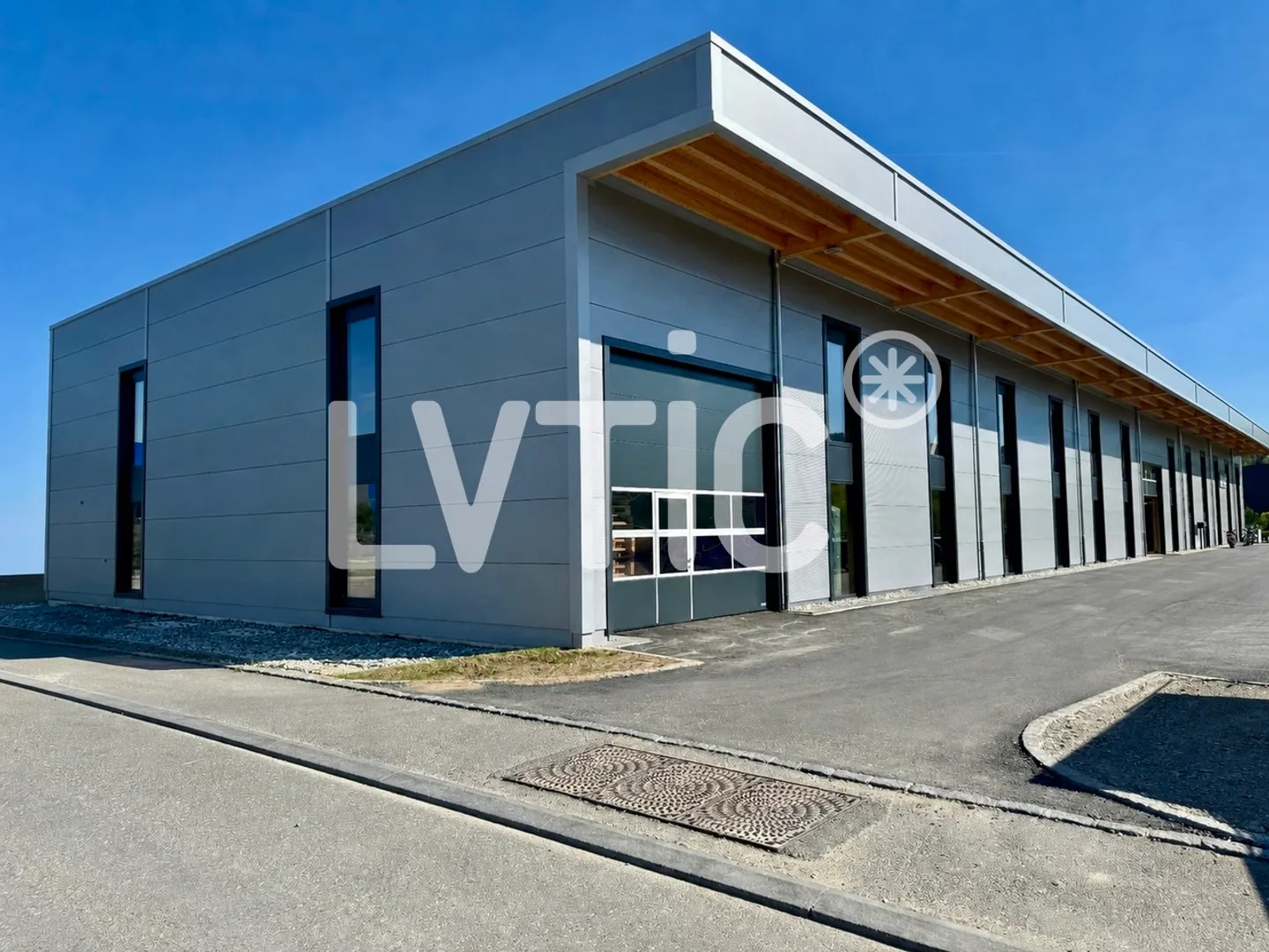 1000 m2 Industriehalle zur Miete in Farvagny - Foto 1 von 3
