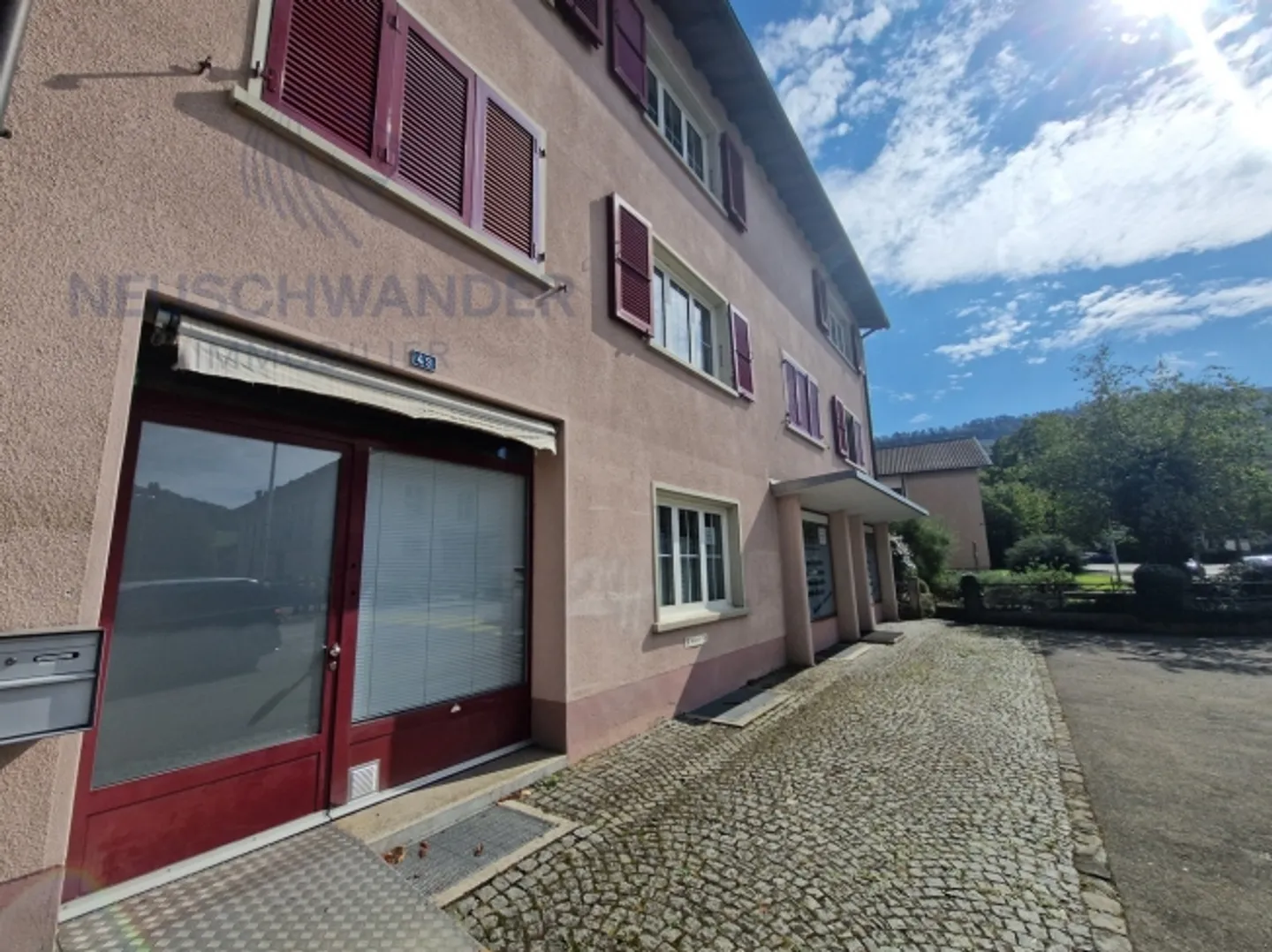 Ideale posizione con 3 appartamenti e 1 locale commerciale - Foto 2 di 11