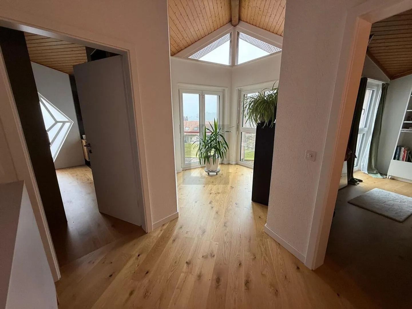 Beautiful Family Villa with Garden and Terraces - Photo 4 of 6