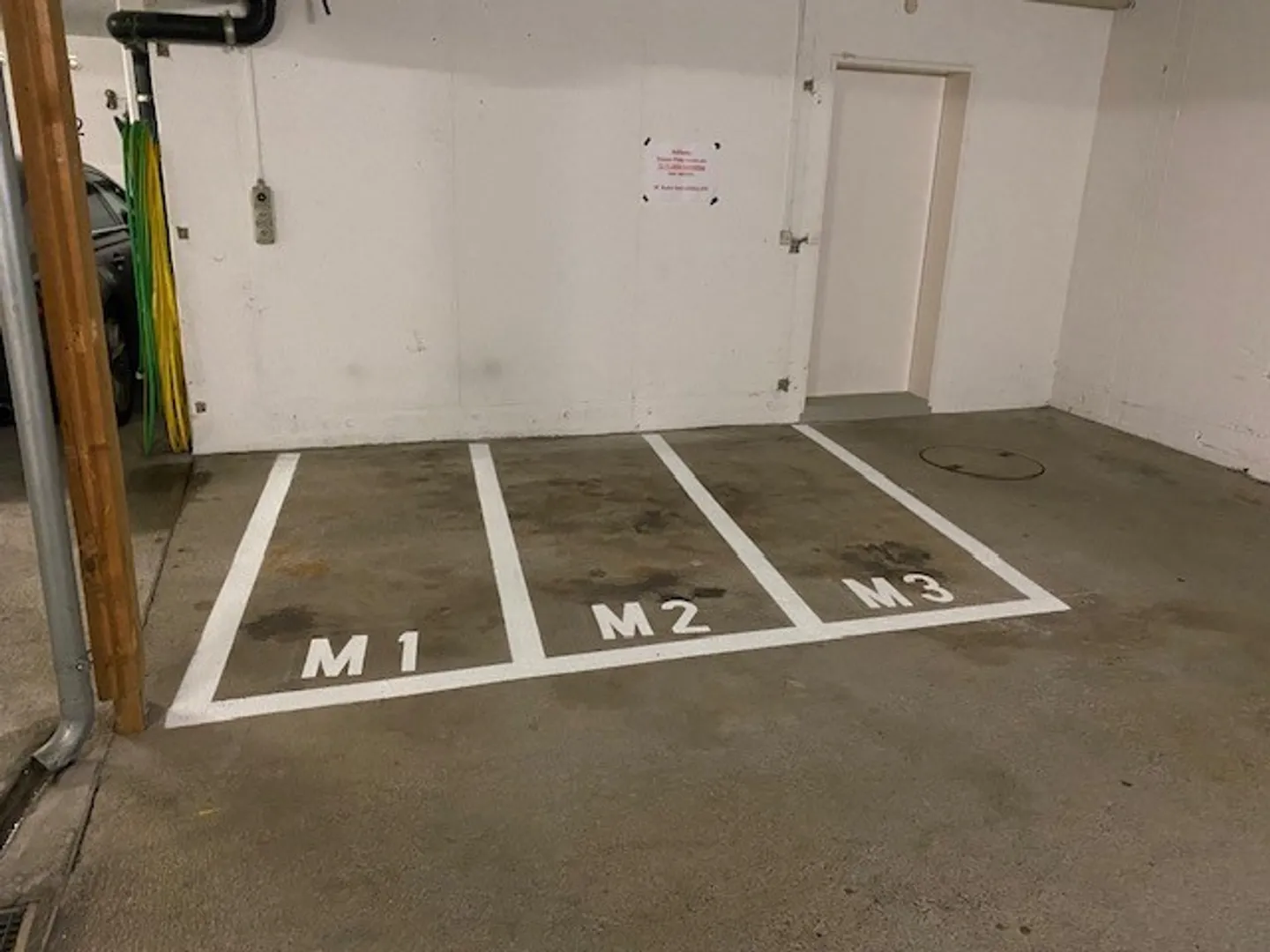 Parcheggio per moto in garage - Foto 2 di 2