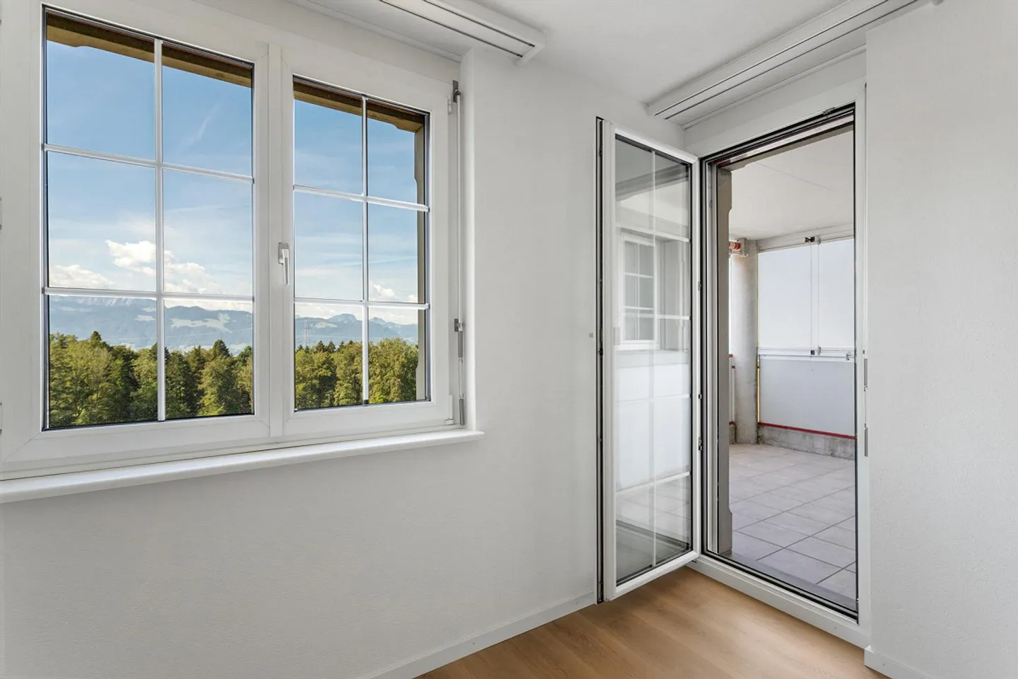 4.5-Zimmer mit TOP Aussicht und seitlicher Seesicht - Photo 16 of 23