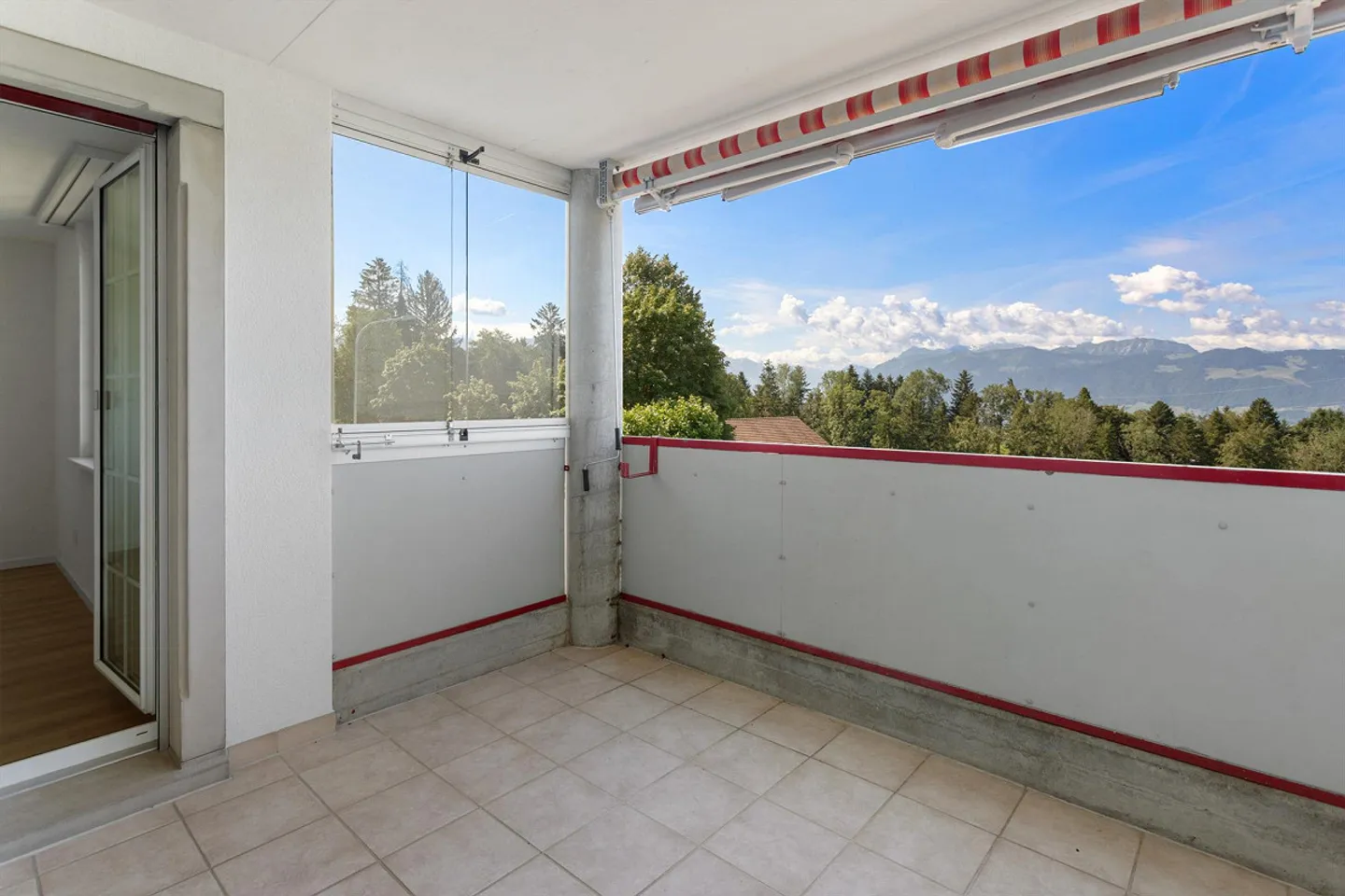 4.5-Zimmer mit TOP Aussicht und seitlicher Seesicht - Photo 17 of 23