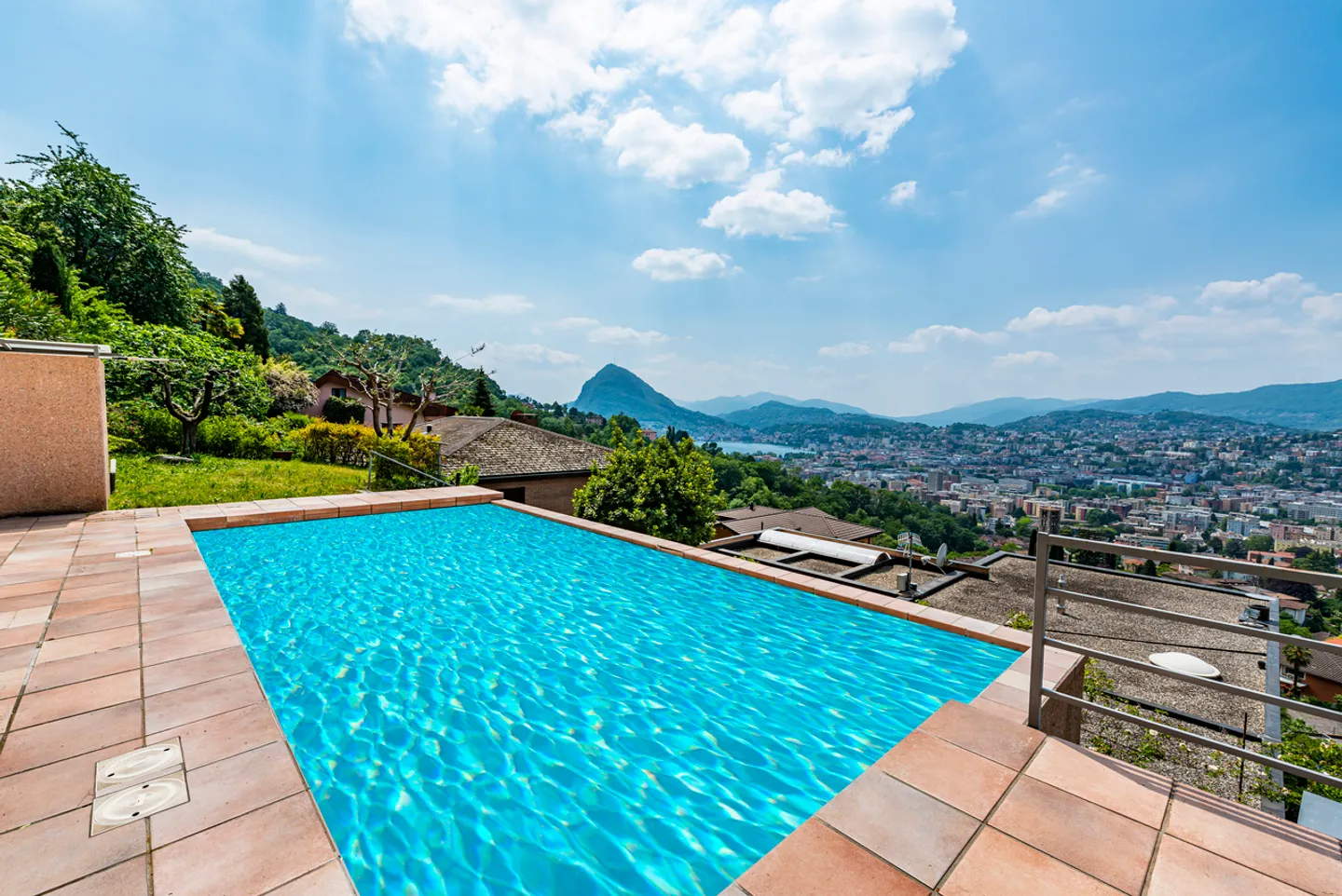 Modern House with Beautiful Lake View - Photo 7 of 19