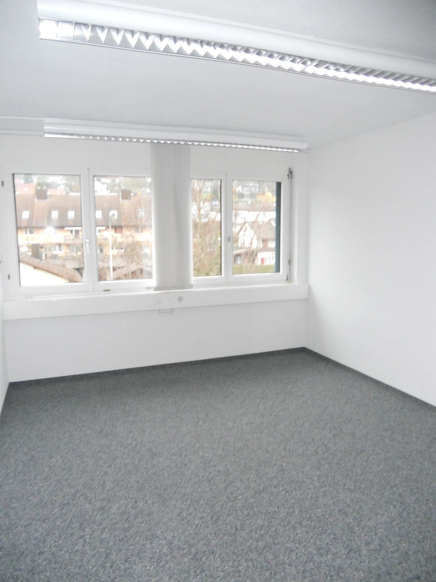 Büroraum mit gemeinsamer Küche/WC - Foto 1 von 2