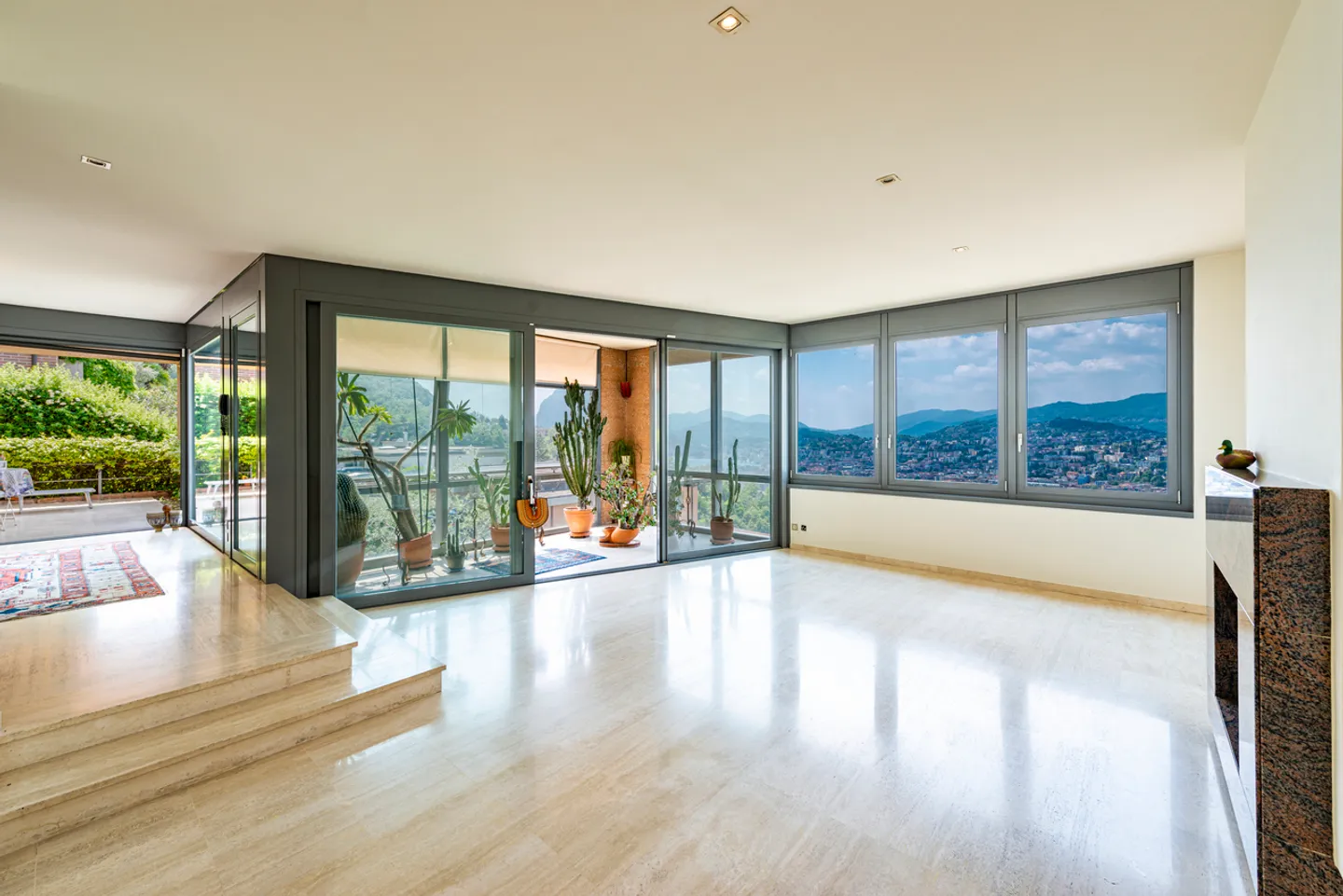 Modern House with Beautiful Lake View - Photo 11 of 19