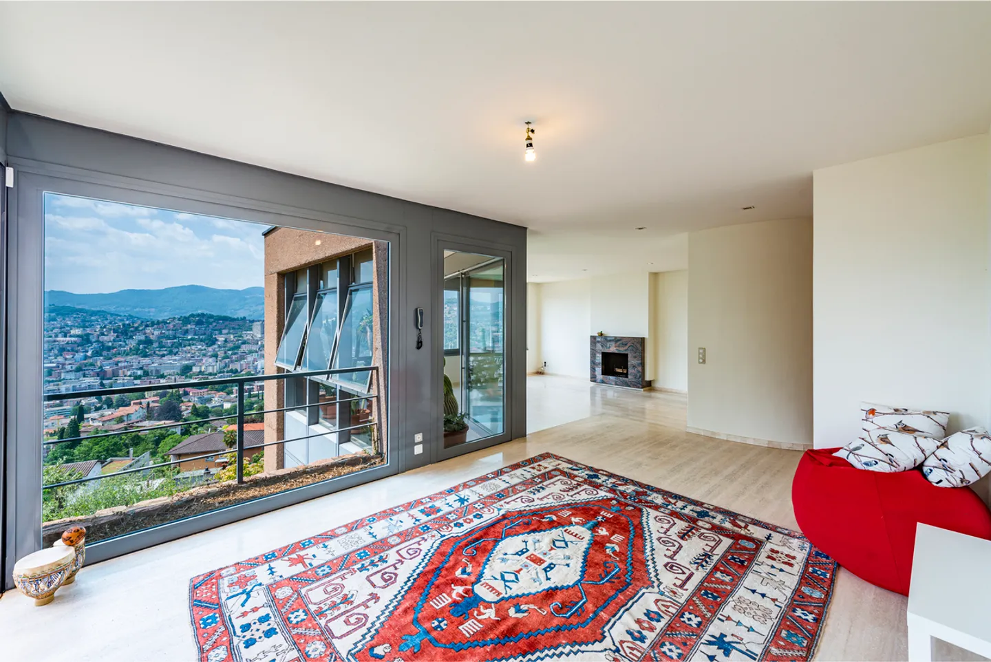 Modern House with Beautiful Lake View - Photo 13 of 19