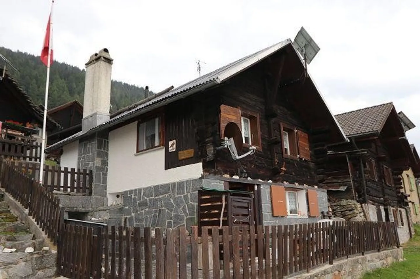 rustico di 3 locali con cortile e bellissima vista - Foto 1 di 17