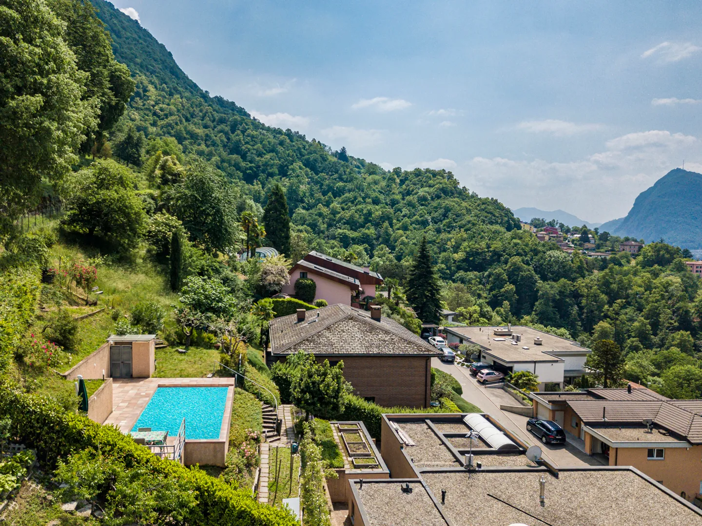 Modern House with Beautiful Lake View - Photo 19 of 19