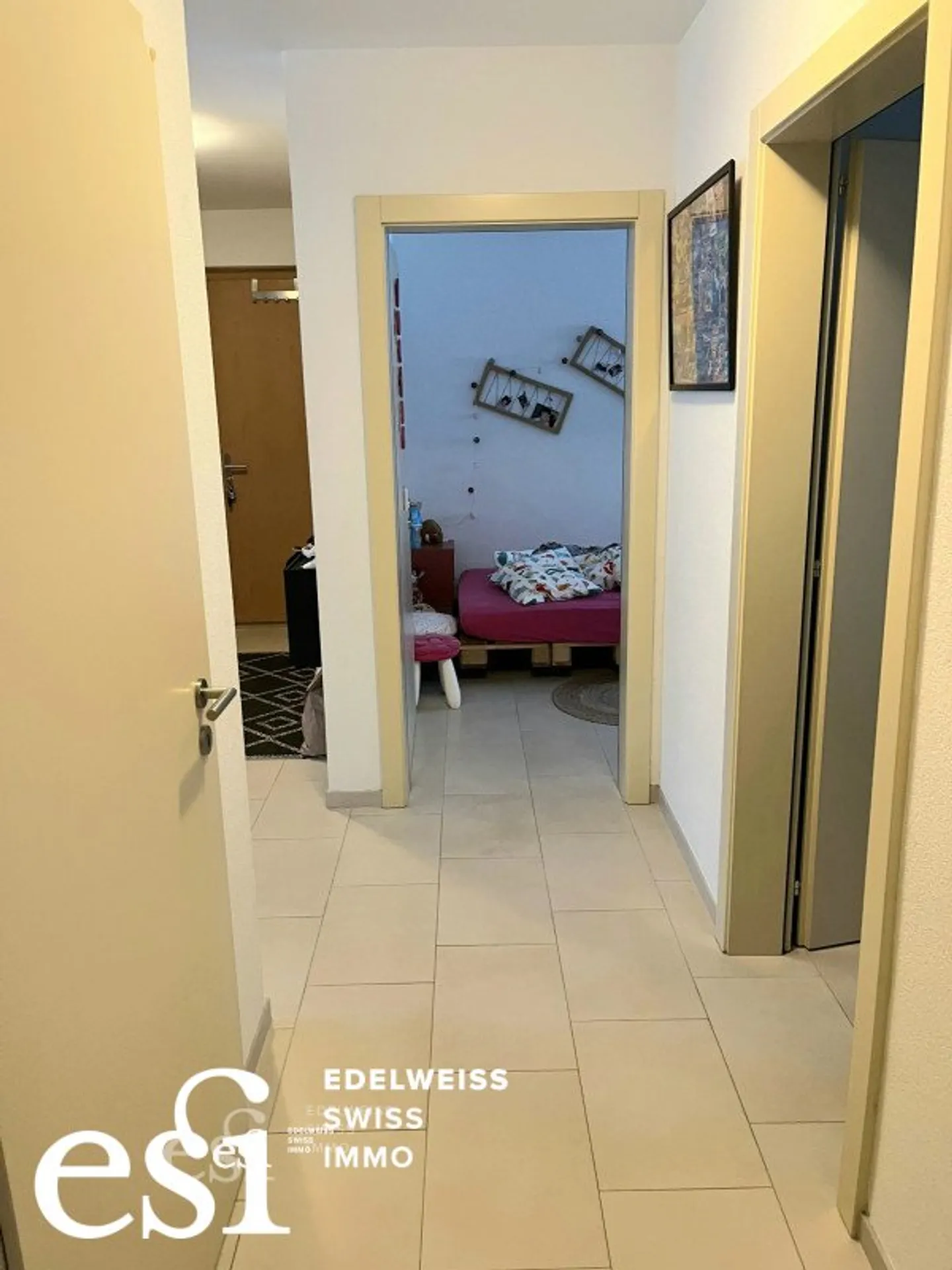 Charmante 4.5 Zimmer im 2. Stock - Foto 3 von 9