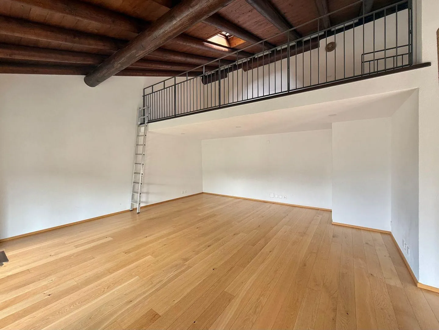 Esclusivo attico duplex di 5,5 locali con loggiato panoramico e gia... - Photo 6 of 13