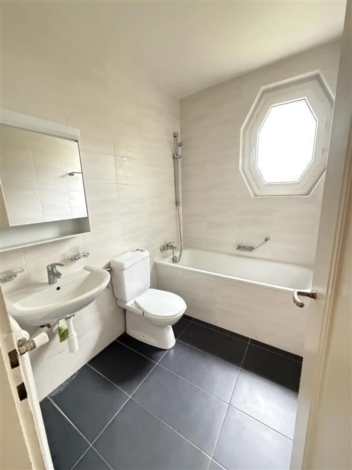 Nice apartment well located - Photo 4 of 4