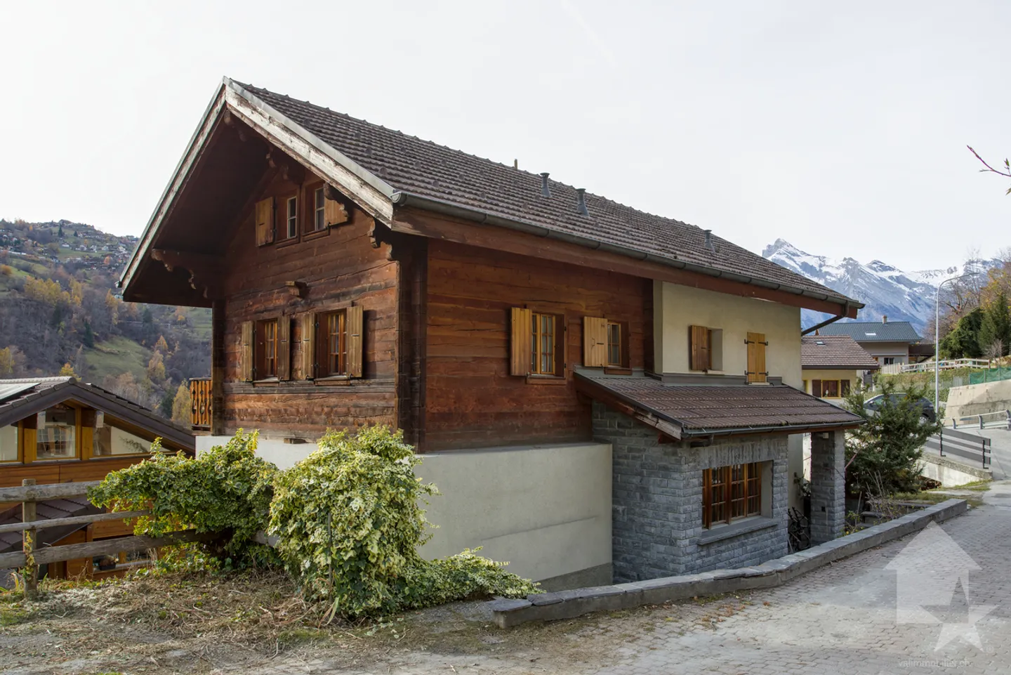 Chalet for sale - Photo 1 of 17