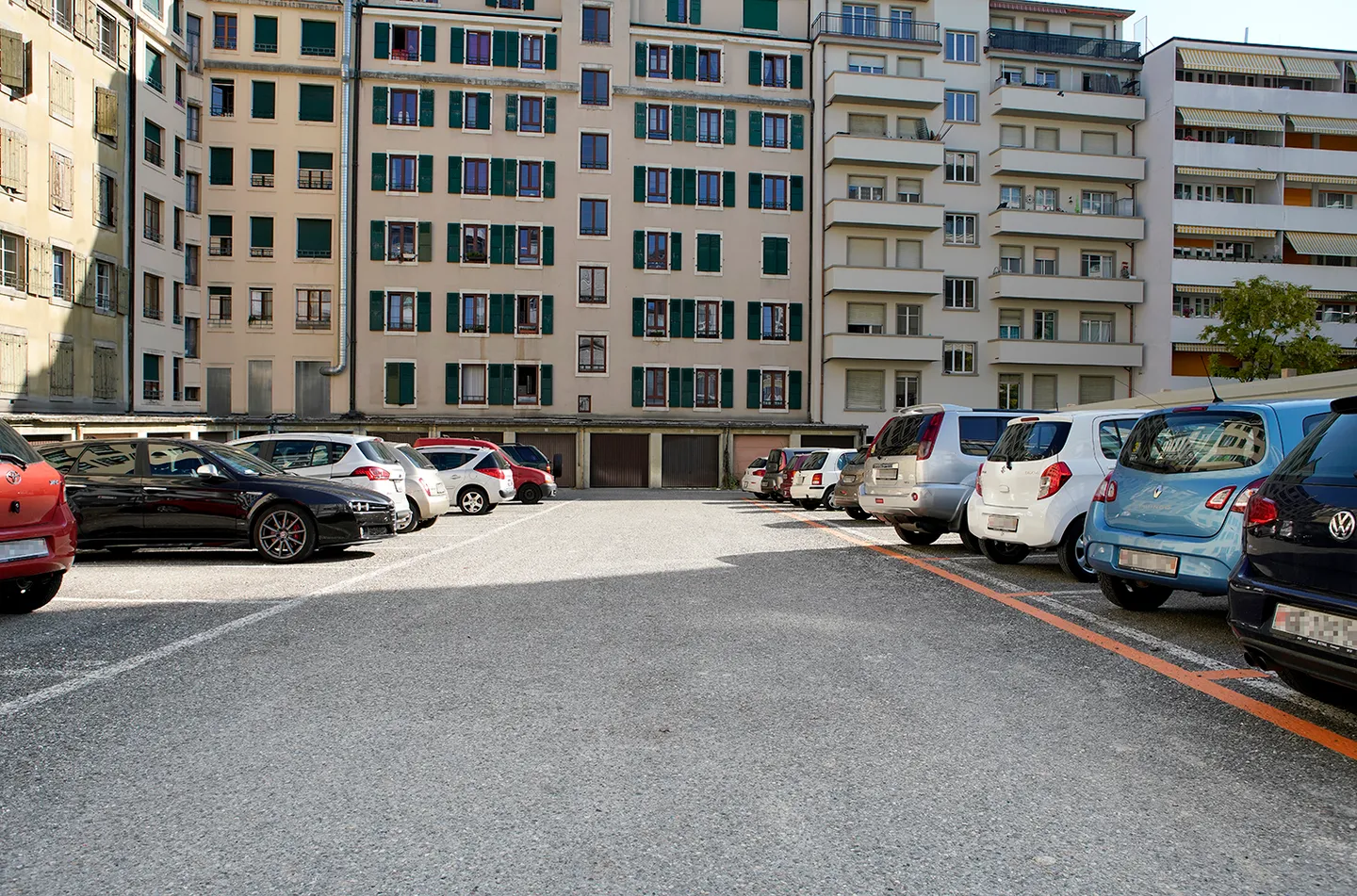 Place de Parking Extérieur à Servette - Photo 1 sur 2