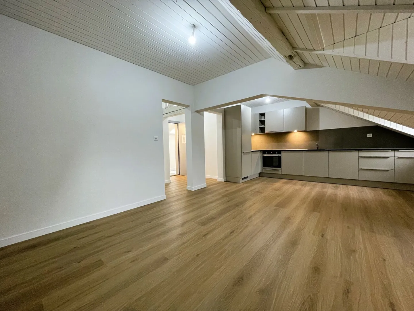 Appartement charmant de 3,5 pièces, à 2 pas du centre-ville - Photo 3 sur 8