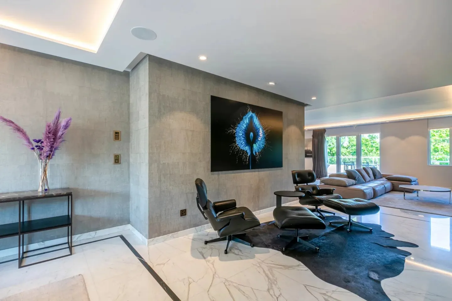 Luxurious Duplex with Mountain Views - Photo 7 of 31