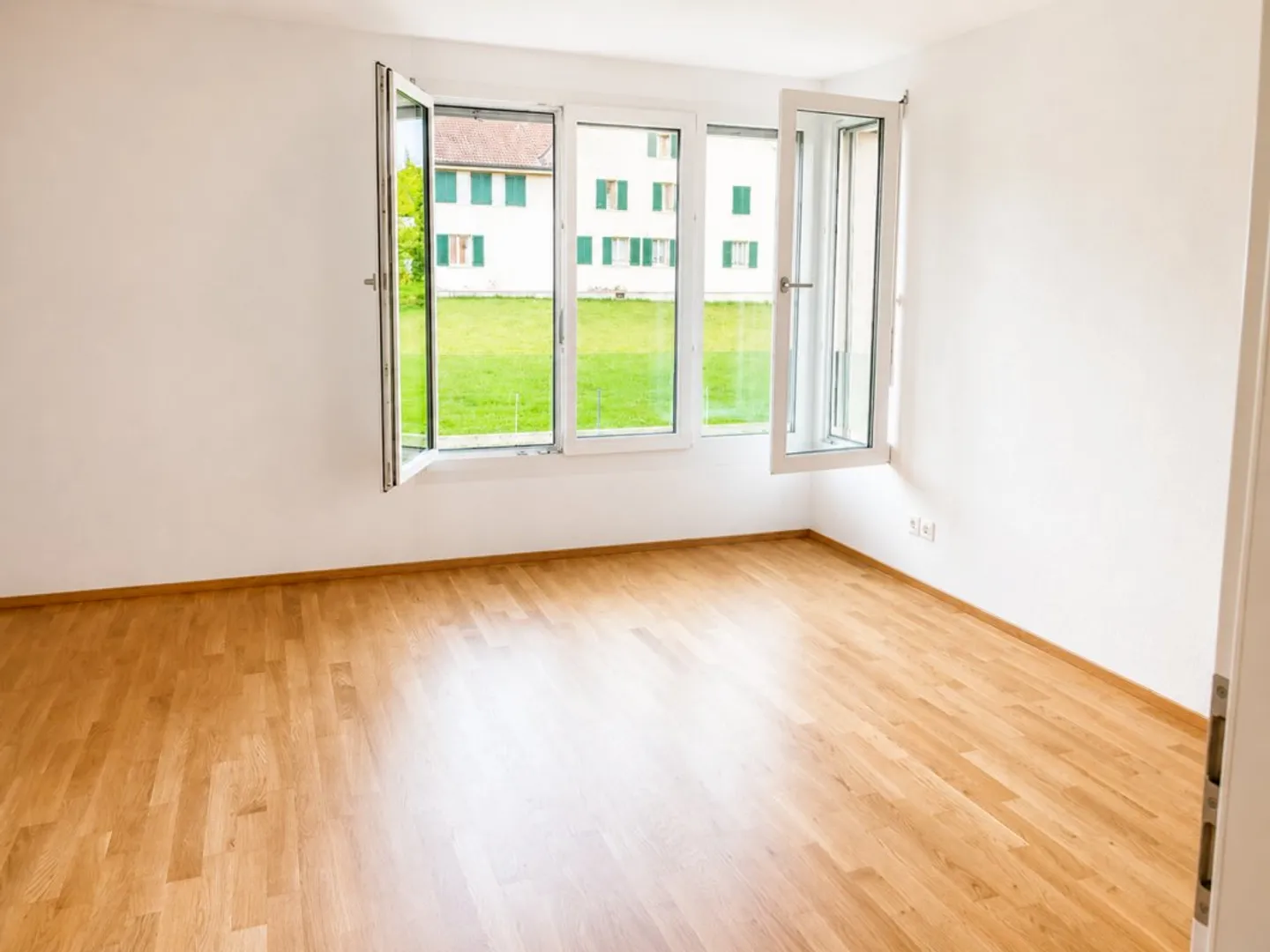 Spacious 4½-room apartment with garden seating area - Photo 5 of 9