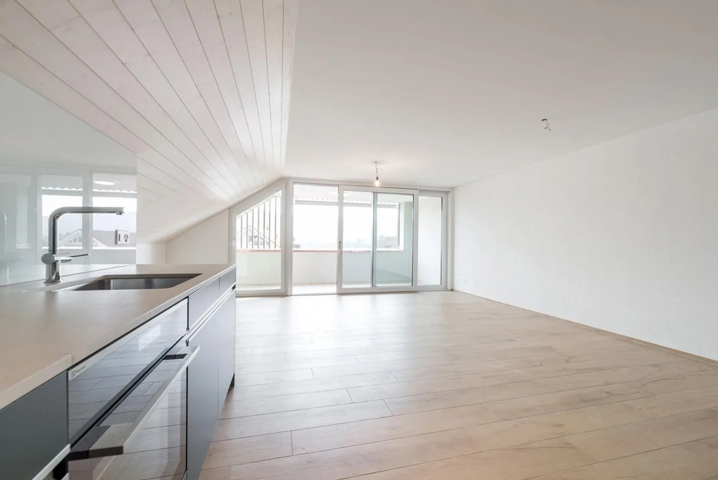 Modern Apartment - Photo 4 of 13