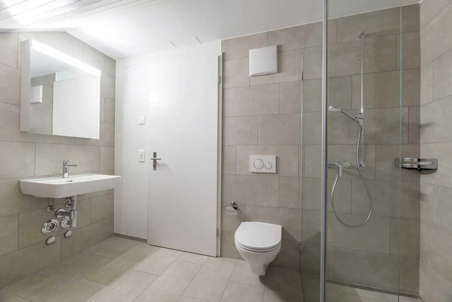 Modern Apartment - Photo 5 of 13