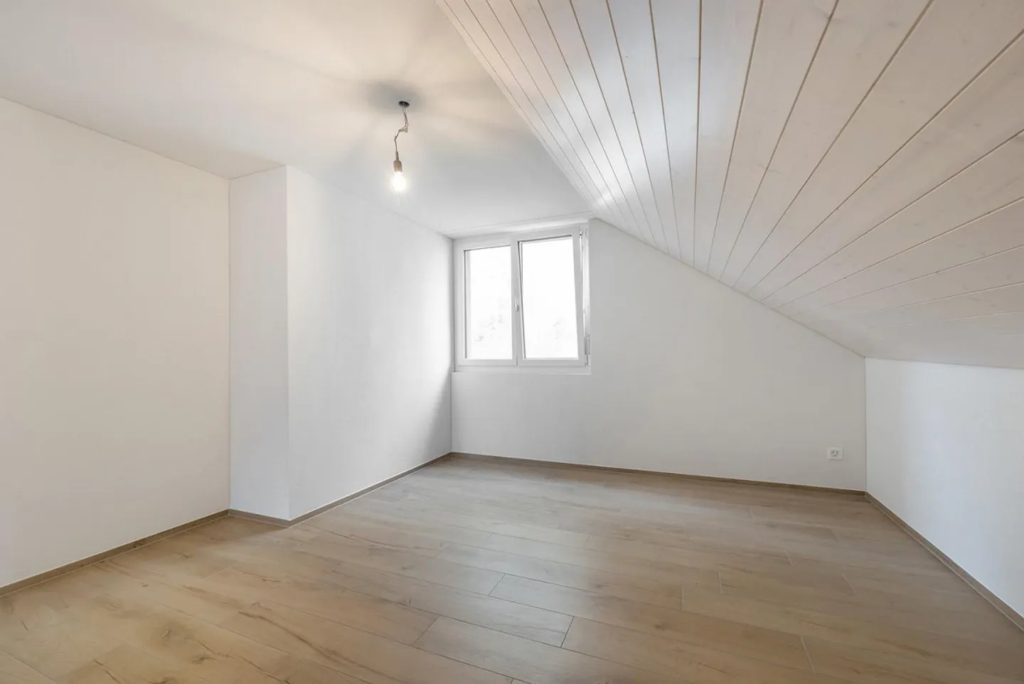Modern Apartment - Photo 8 of 13