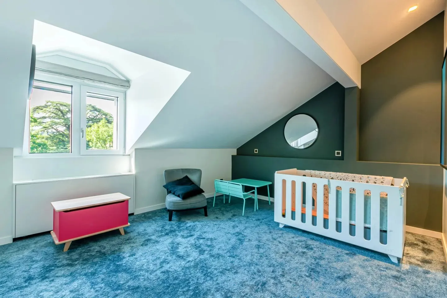 Luxurious Duplex with Mountain Views - Photo 22 of 31