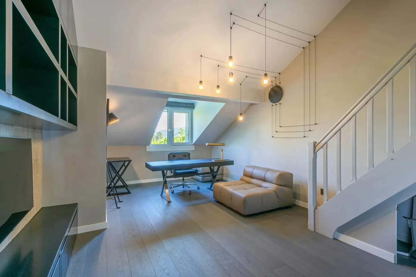 Luxurious Duplex with Mountain Views - Photo 25 of 31