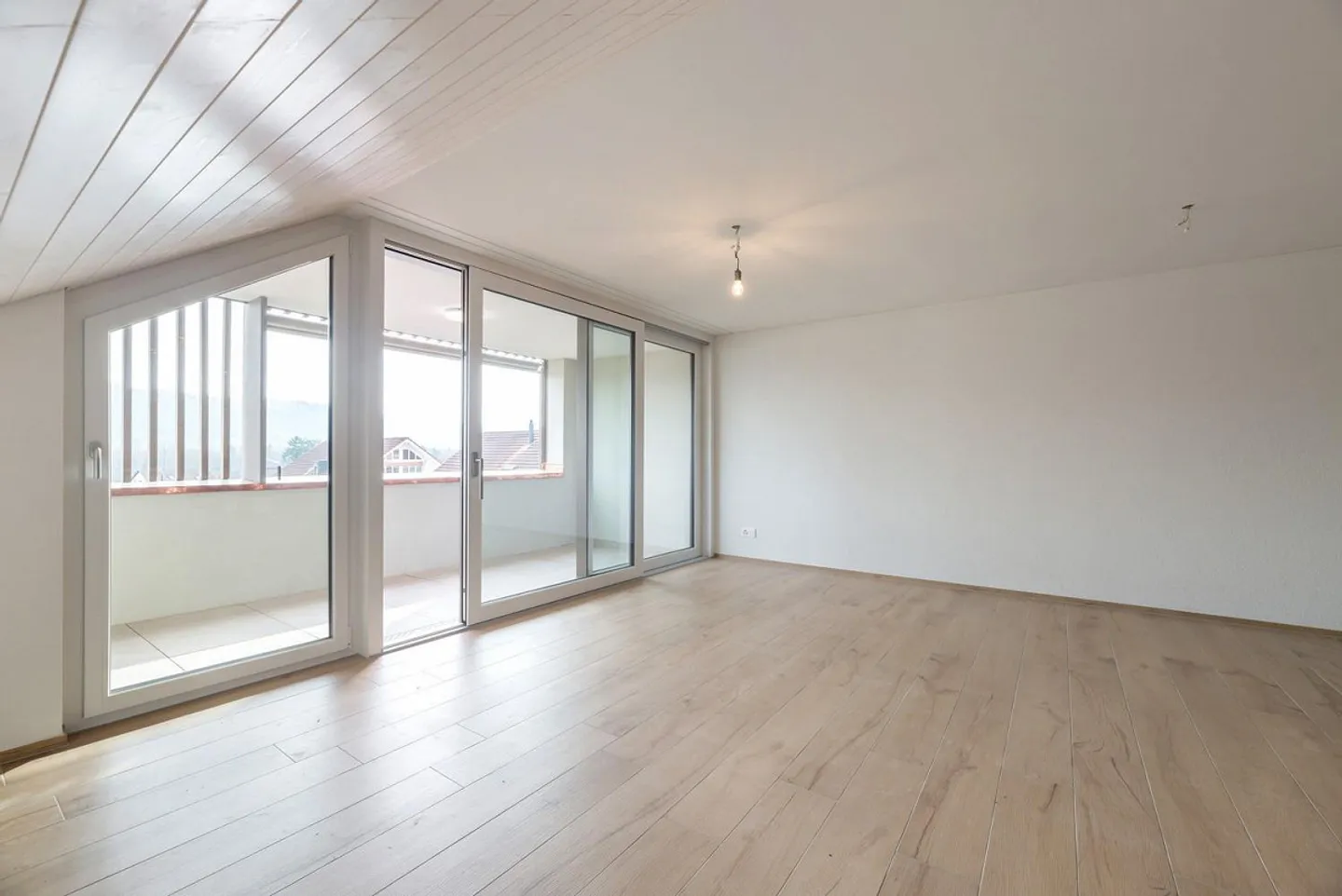 Modern Apartment - Photo 12 of 13