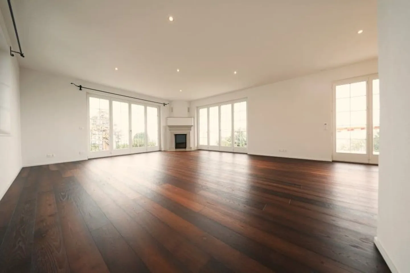 Prächtige 7,5-Zimmer-Villa / 5 Schlafzimmer / 4 Bäder / Terrasse mit Garten - Foto 4 von 13