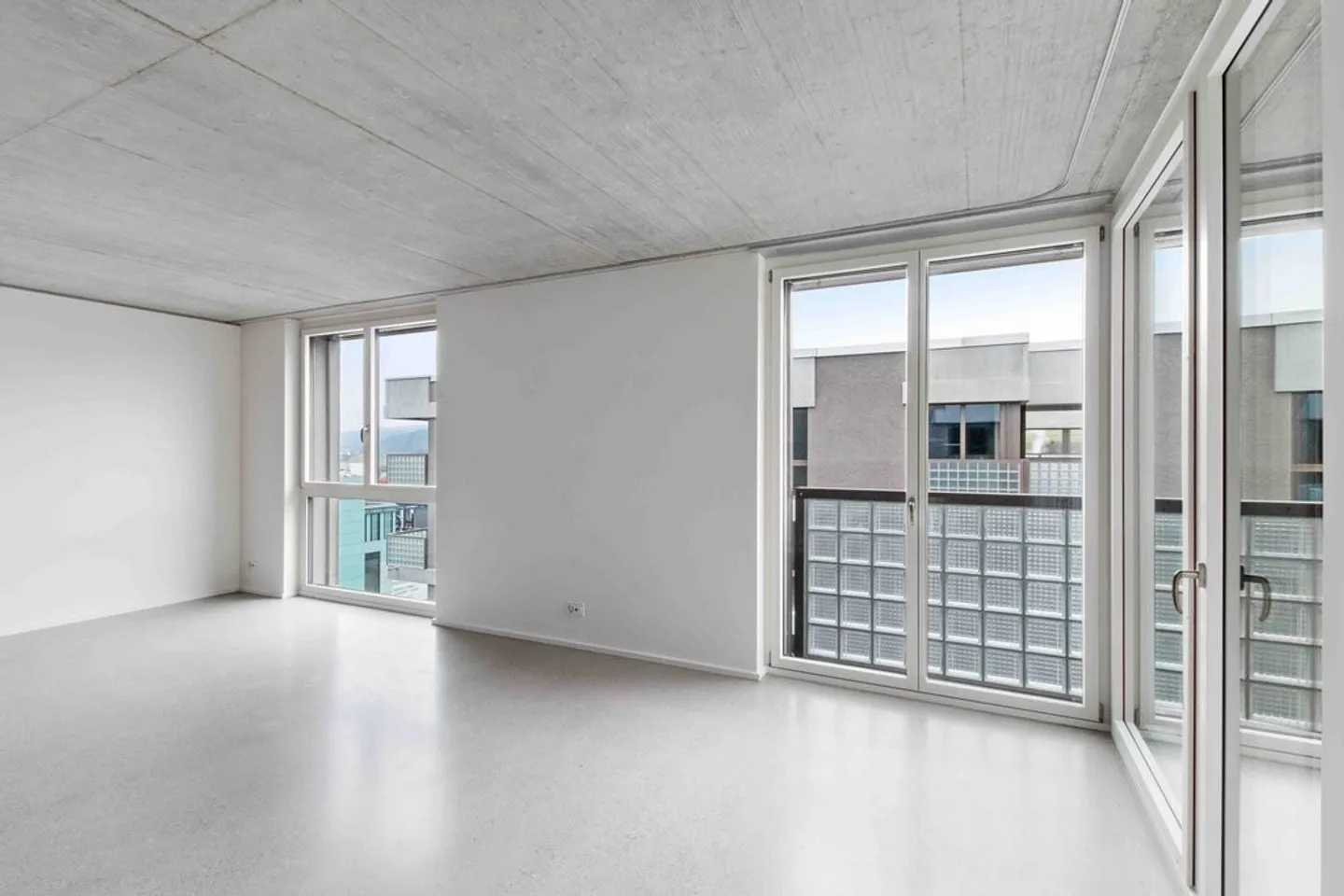 AFFITTARE SENZA CAUZIONE - Carattere loft alla stazione di Stettbach - Foto 4 di 9