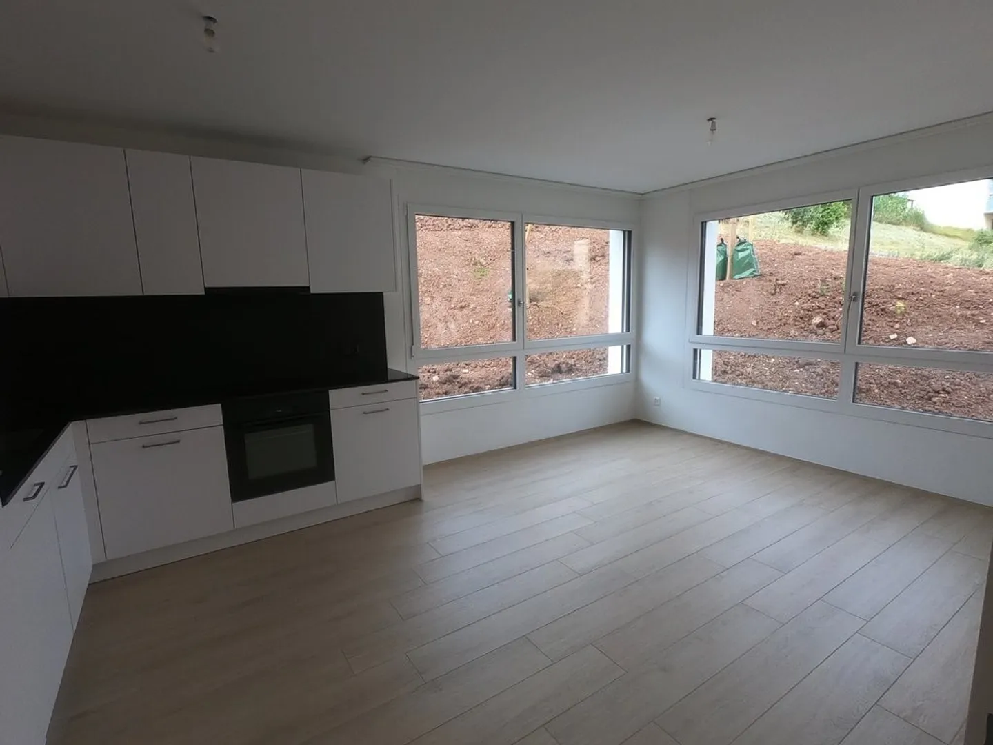 Moderne 2.5-Zimmer-Wohnung mit Loggia - Foto 3 von 8