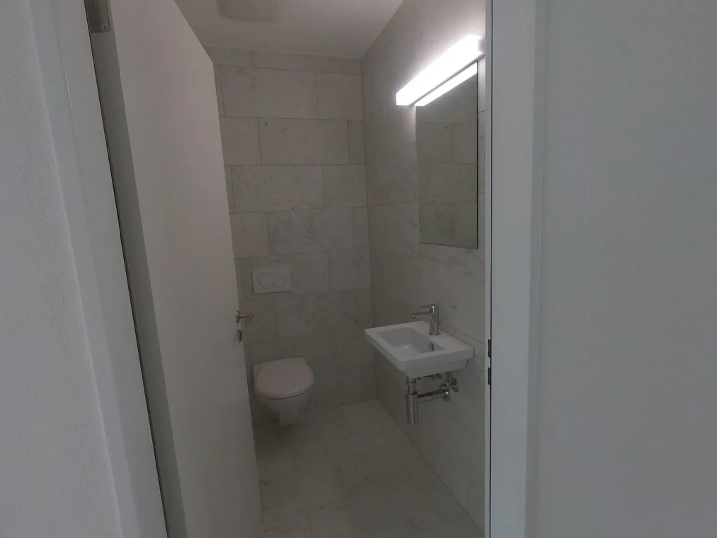 Moderne 2.5-Zimmer-Wohnung mit Loggia - Foto 5 von 8