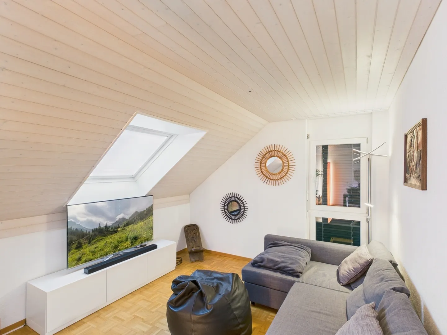 Bright 3.5-room apartment with balcony in Küttigen - Photo 2 of 11