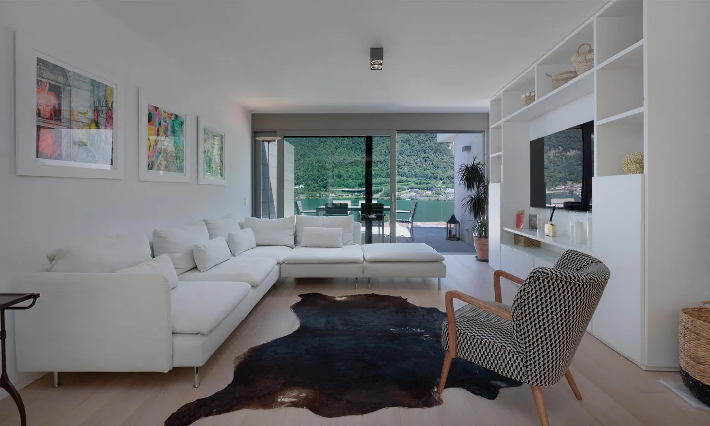 Moderne 3.5-Zimmer-Wohnung mit großer Terrasse und Seeblick in Riva San Vitale - Foto 3 von 9