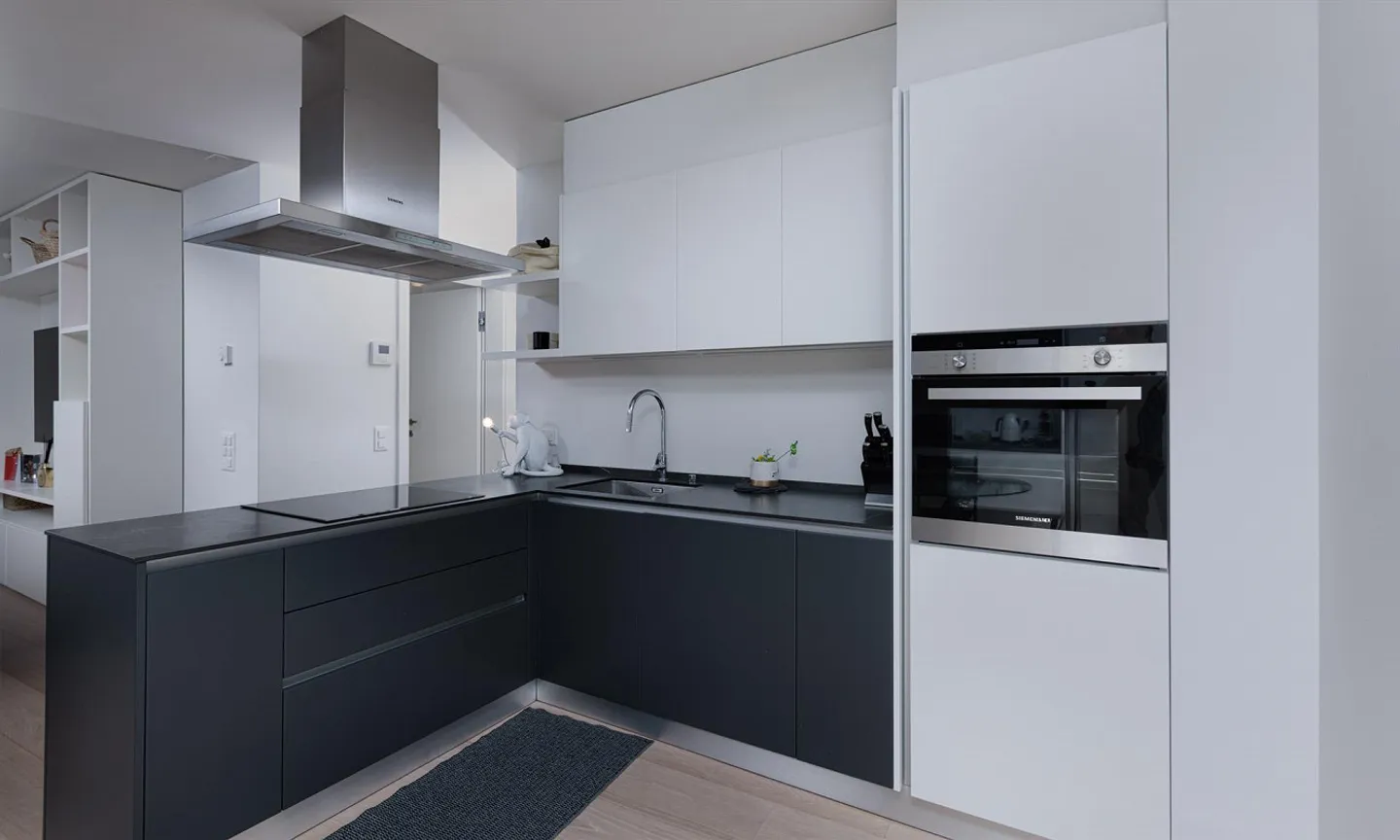 Moderne 3.5-Zimmer-Wohnung mit großer Terrasse und Seeblick in Riva San Vitale - Foto 5 von 9