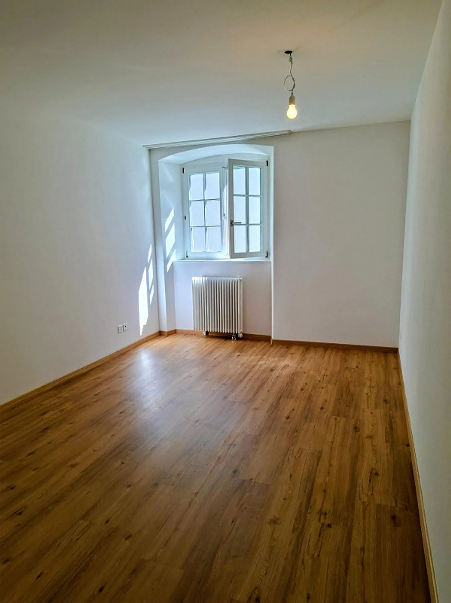 Frisch renovierte 2-Zimmer-Wohnung in der Churer Altstadt - Photo 4 sur 13
