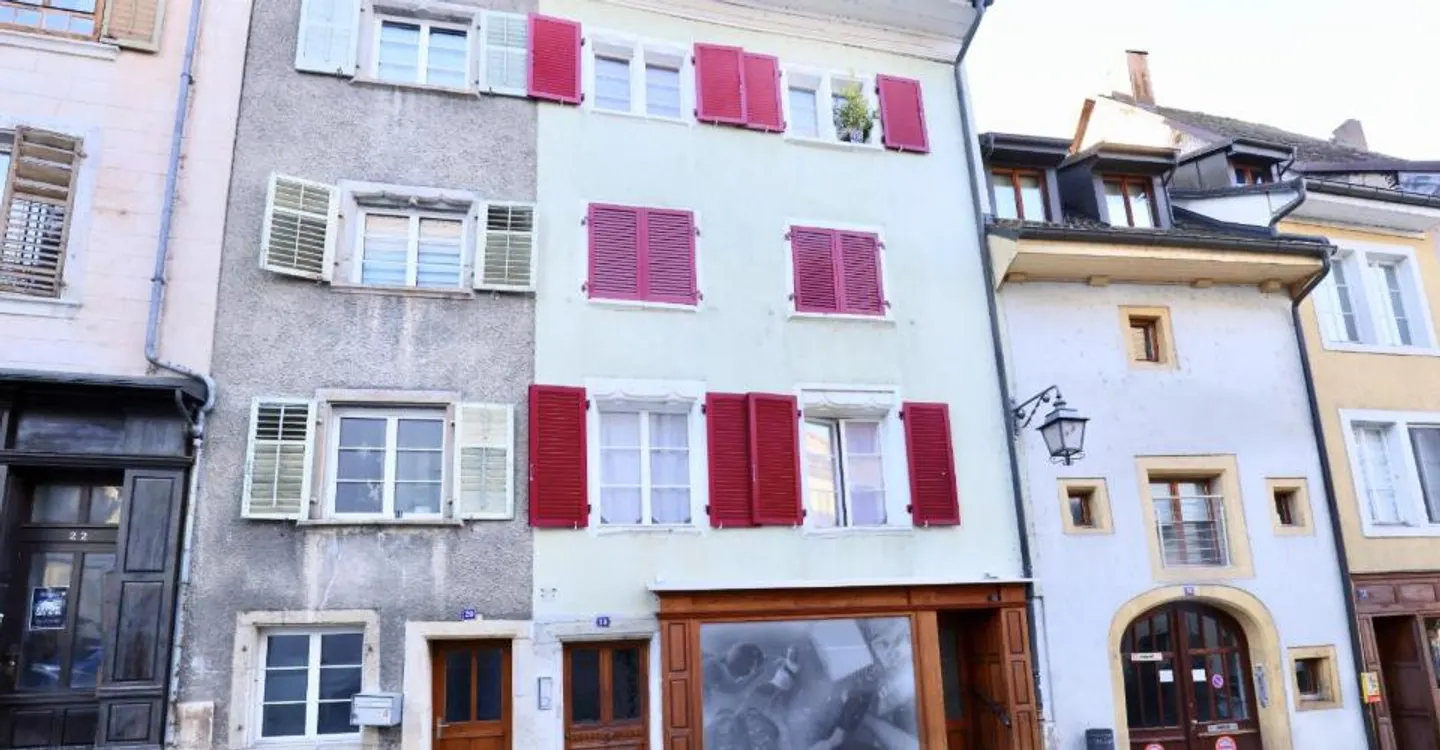Edificio con 4 appartamenti e 1 spazio commerciale in vendita a Porrentruy - Foto 2 di 12