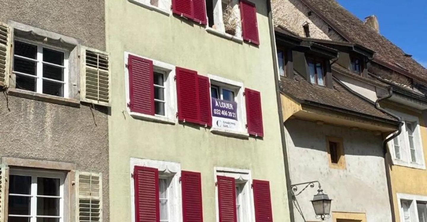 Edificio con 4 appartamenti e 1 spazio commerciale in vendita a Porrentruy - Foto 1 di 12