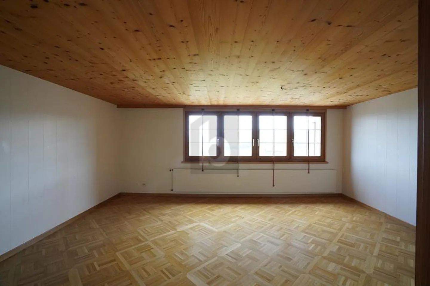 SPACIOUS IN THE GREEN - Photo 4 of 6