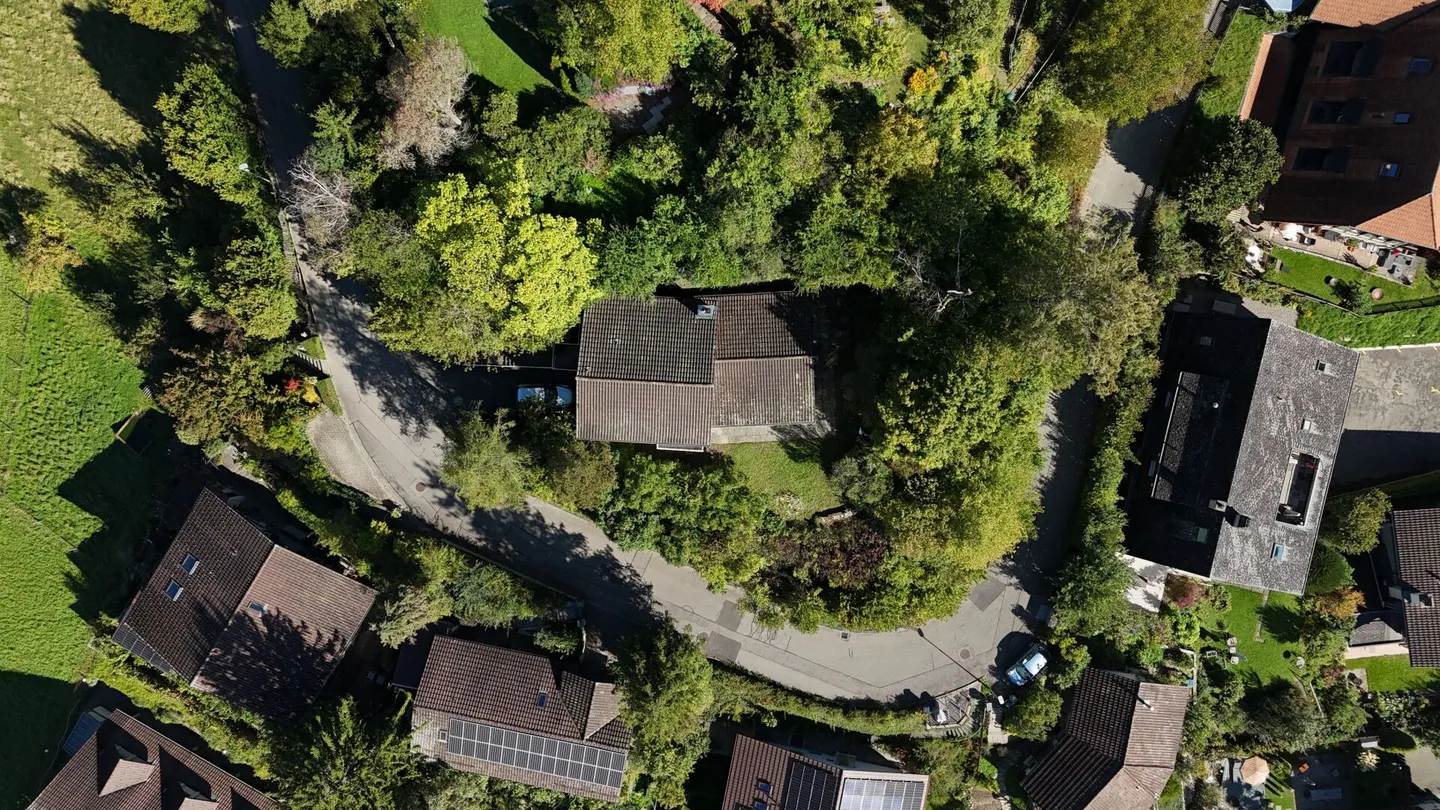 Wohnen mit Weitsicht - Zuhause mit Entwicklungspotenzial in Stettlen - Foto 2 von 14