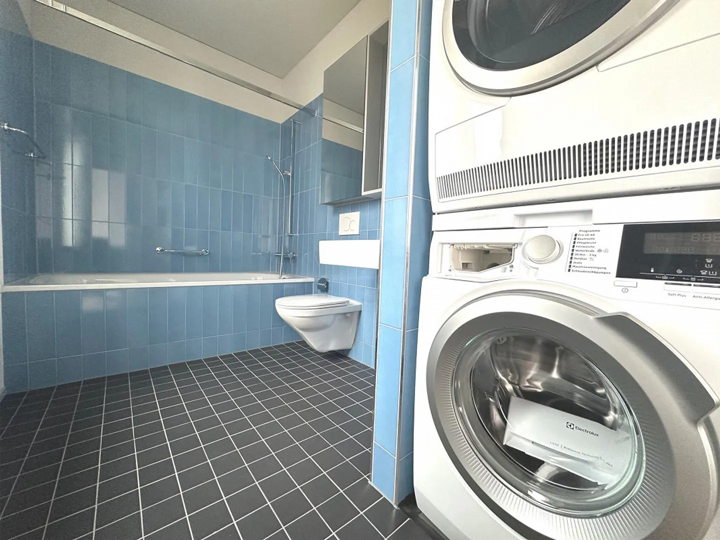 Il tuo esclusivo attico sopra i tetti di Winterthur! - Foto 3 di 11